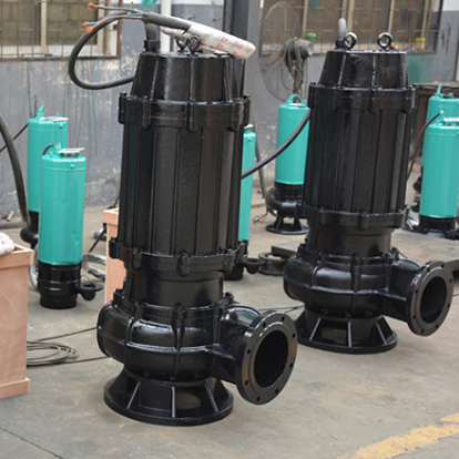 مضخة صرف صحي غاطسة من الحديد الزهر 250WQ680-42-132KW-4 بمعدل تدفق 680 متر مكعب/ساعة، وارتفاع ضخ 42 متر، ومحرك بقدرة 132 كيلوواط